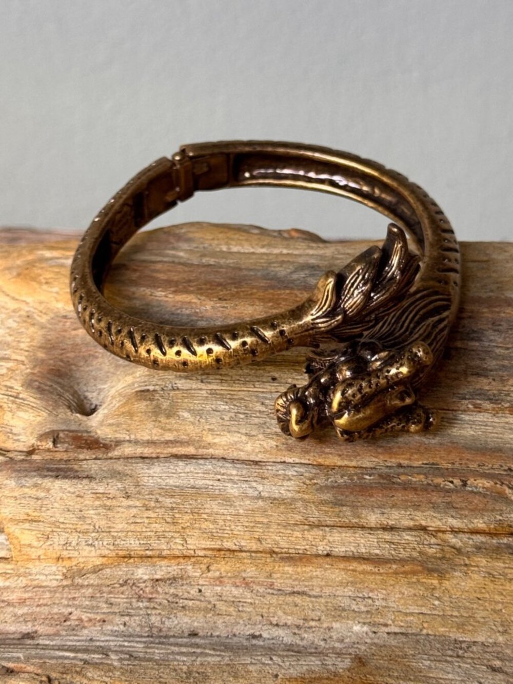 Lucky Brand Dragon Head Hinged Bangle Bracelet Antiqued Brass Tone Statement - Picture 4 of 7